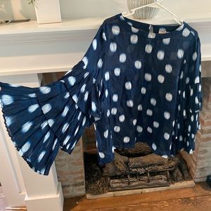 Chicos sz 2 (their sizing) Blue & White Blouse w/flouncy sleeves